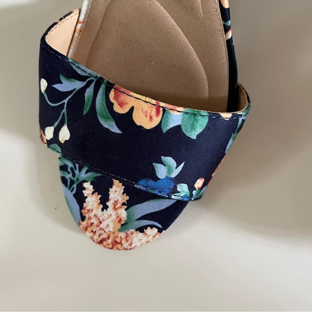 Floral Ankle Strap Heels APT 9 - Picture 3 of 7